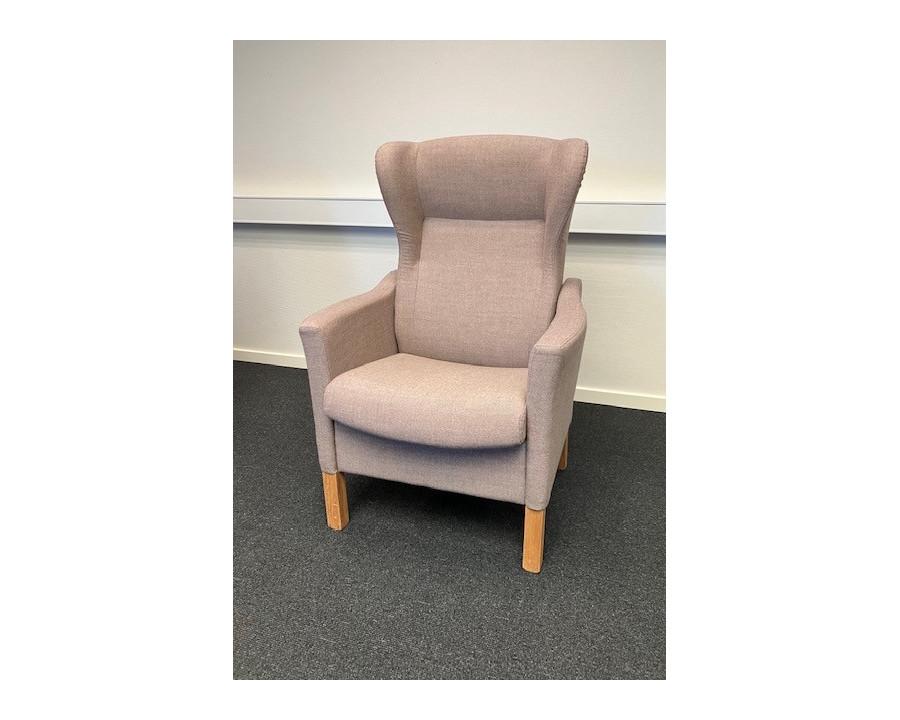 Milos øreklapstol i beige...