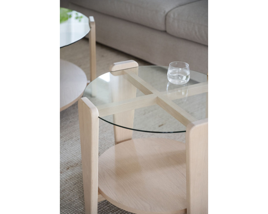 Arran sofabord med glas bordplade i hvidkalket eg, Ø 52cm
